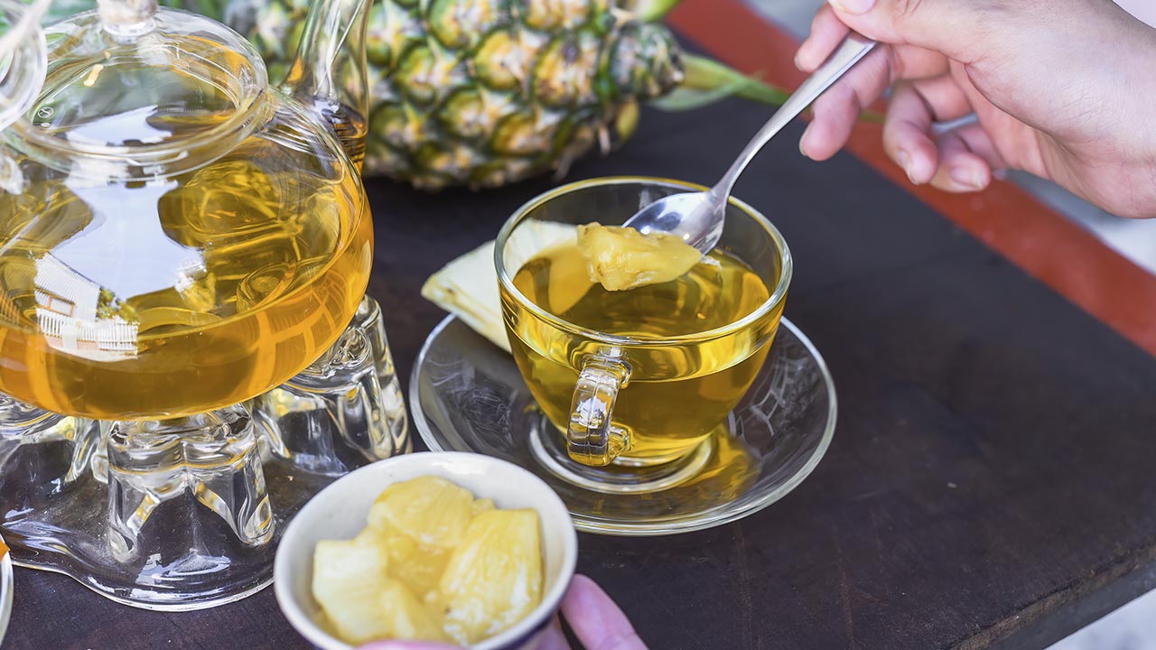 Rico em bromelina e vitamina C, ele também possui propriedades anti-inflamatórias e fortalece o sistema imunológico, tornando-se um aliado natural para o bem-estar.